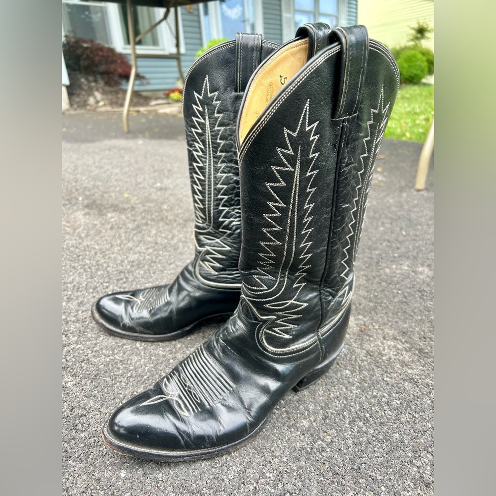Women’s Tony Lama Cowboy Boots- size 8.5